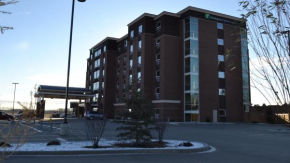  Holiday Inn Express & Suites Cold Lake, an IHG Hotel  Колд Лейк